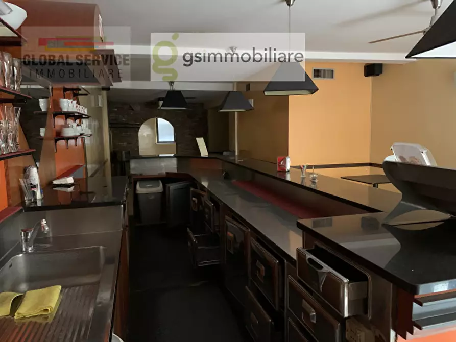 Immagine 3 di Negozio in vendita  in via della Pace, 1B a Brescia