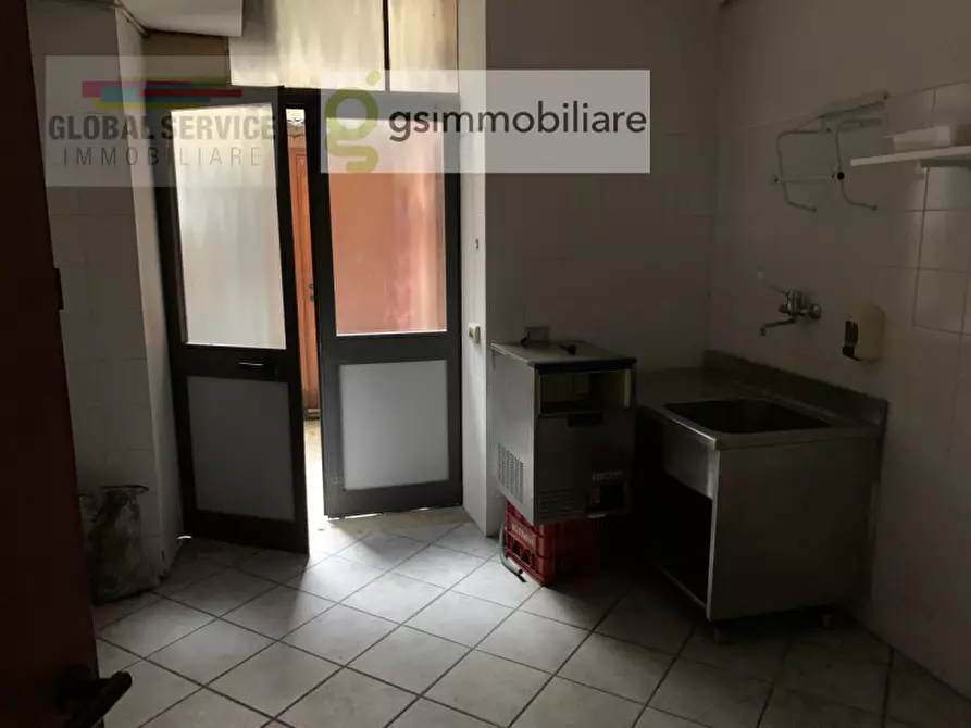 Immagine 10 di Negozio in vendita  in via della Pace, 1B a Brescia