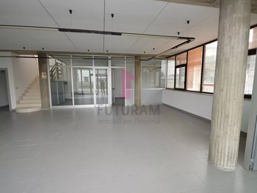 Immagine 2 di Negozio in affitto  a Brendola