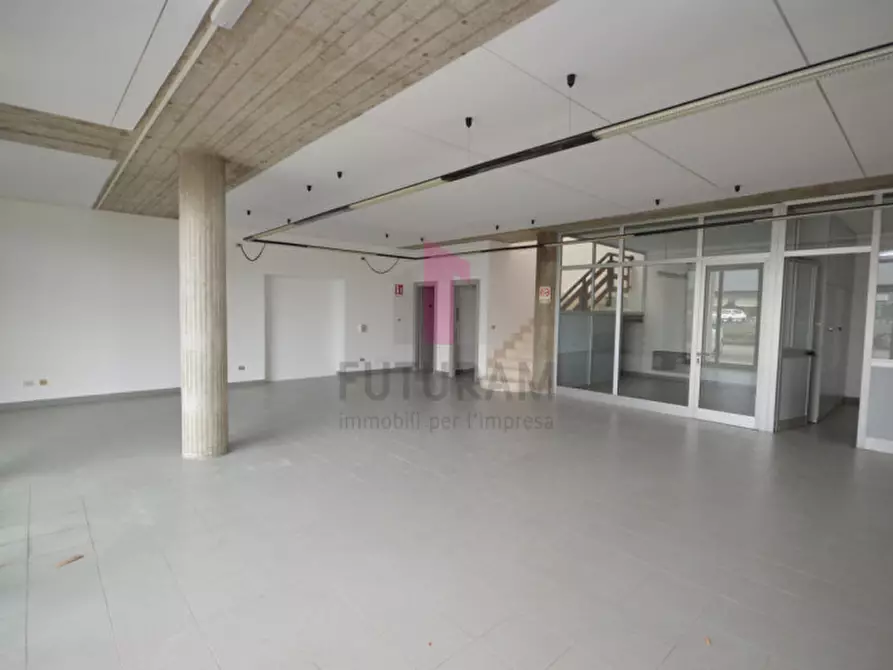 Immagine 3 di Negozio in affitto  a Brendola