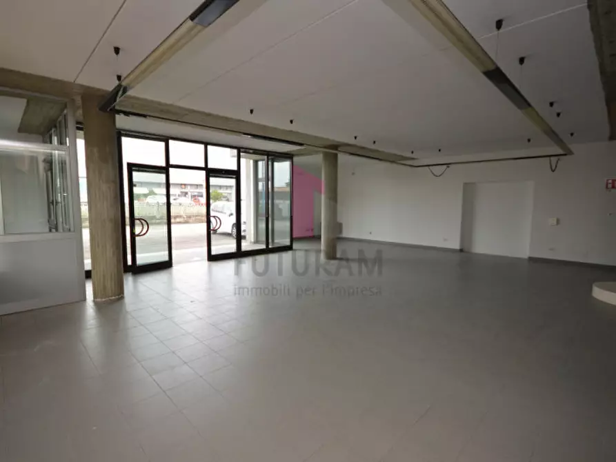 Immagine 5 di Negozio in affitto  a Brendola