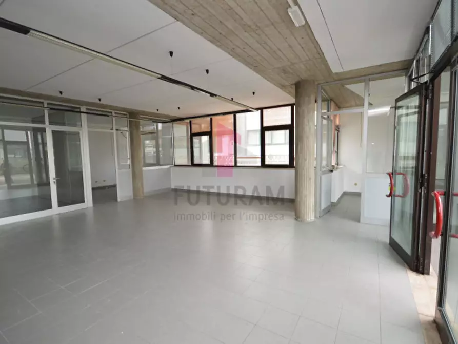 Immagine 8 di Negozio in affitto  a Brendola