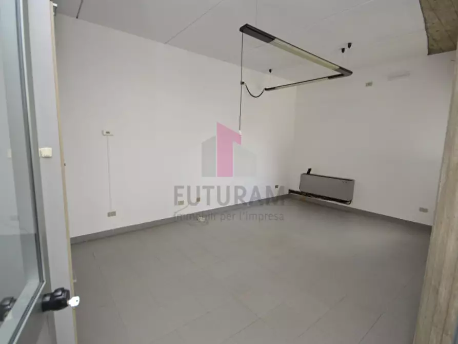 Immagine 9 di Negozio in affitto  a Brendola