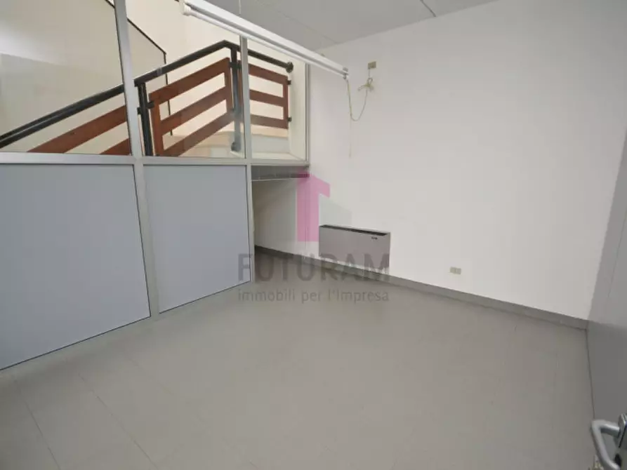 Immagine 10 di Negozio in affitto  a Brendola