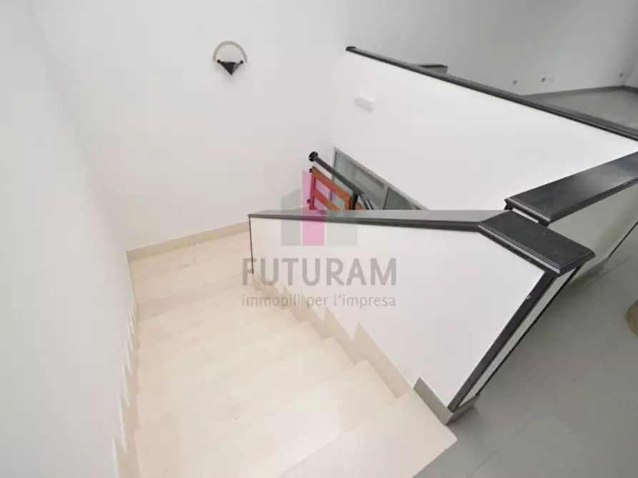 Immagine 12 di Negozio in affitto  a Brendola