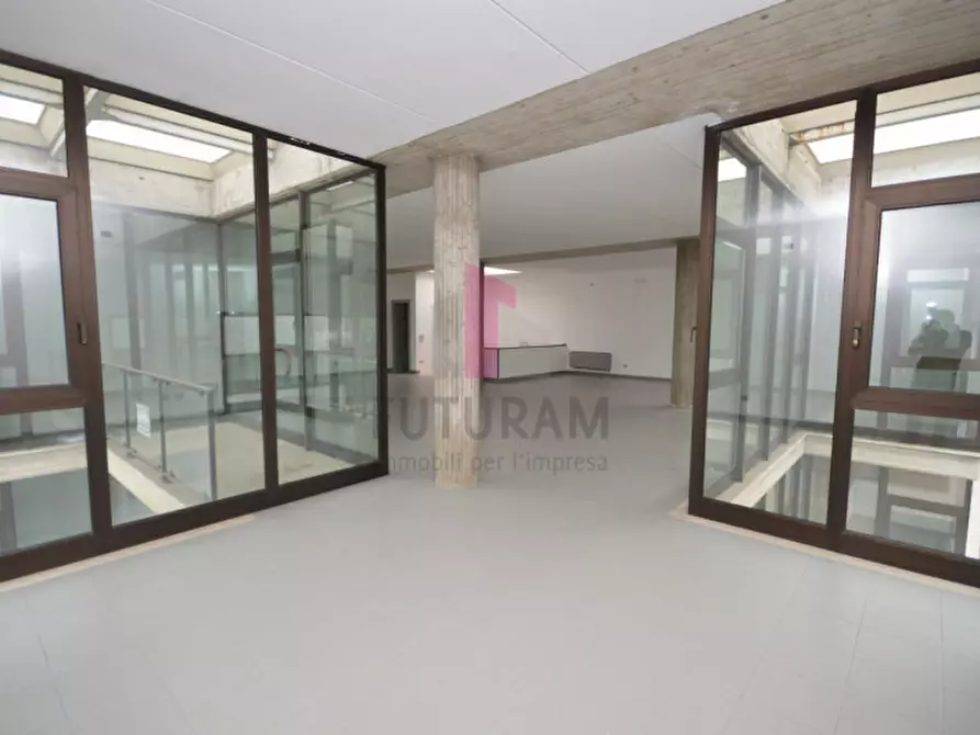 Immagine 13 di Negozio in affitto  a Brendola