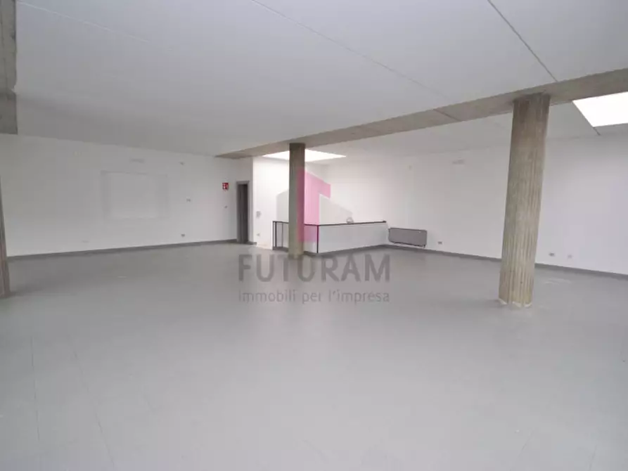 Immagine 14 di Negozio in affitto  a Brendola