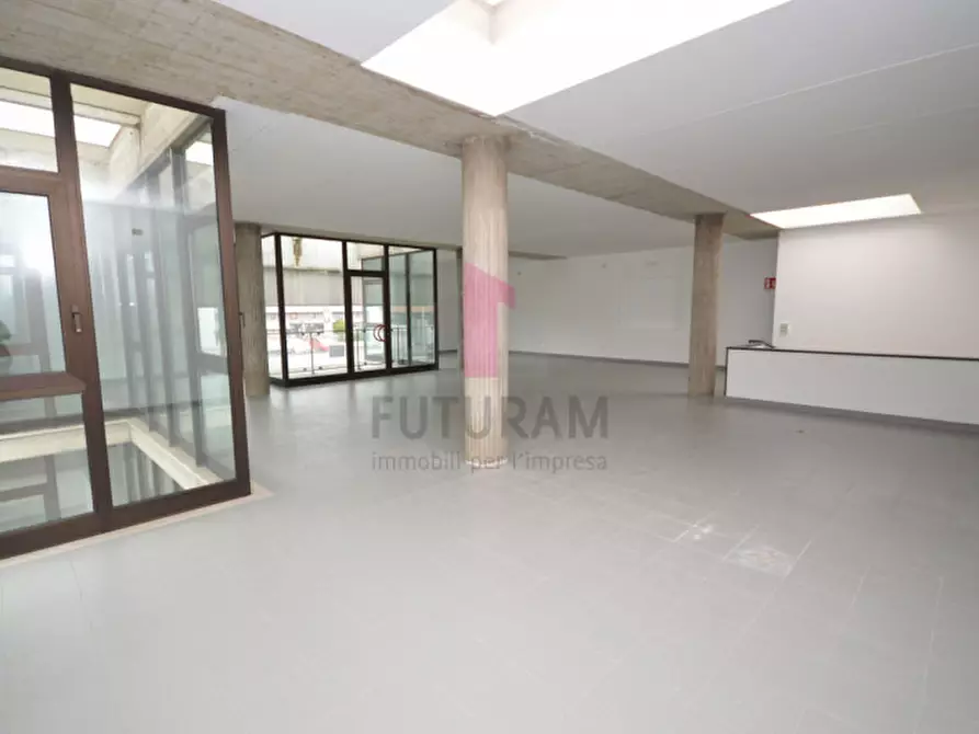 Immagine 16 di Negozio in affitto  a Brendola