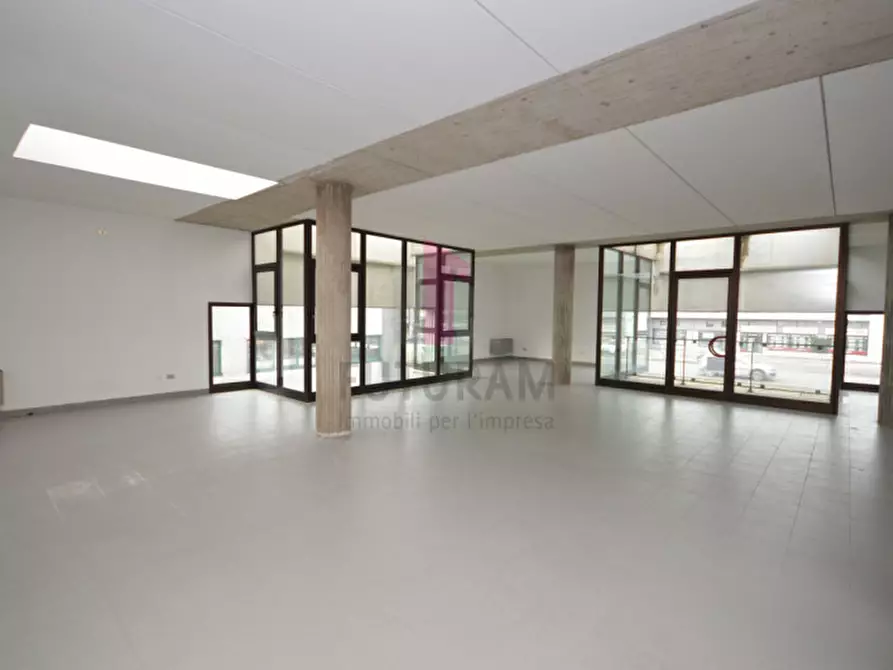 Immagine 18 di Negozio in affitto  a Brendola