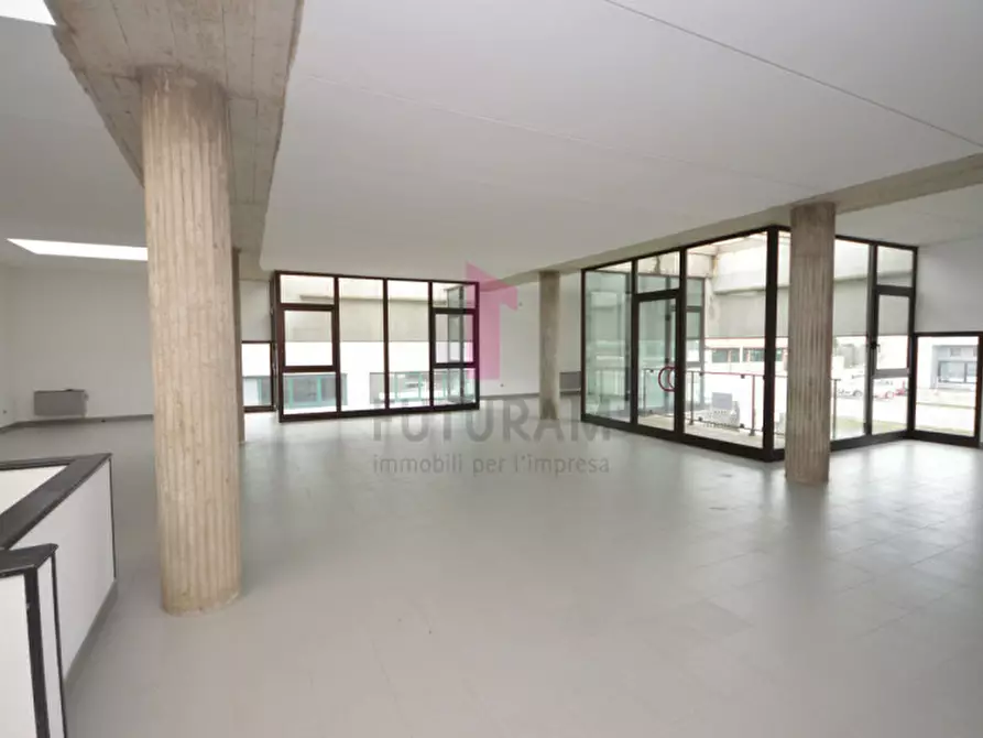 Immagine 19 di Negozio in affitto  a Brendola