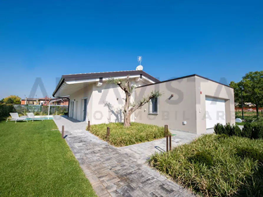 Immagine 2 di Villa in vendita  in via salvo d'acquisto a Lonato del Garda