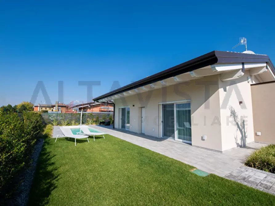 Immagine 3 di Villa in vendita  in via salvo d'acquisto a Lonato del Garda