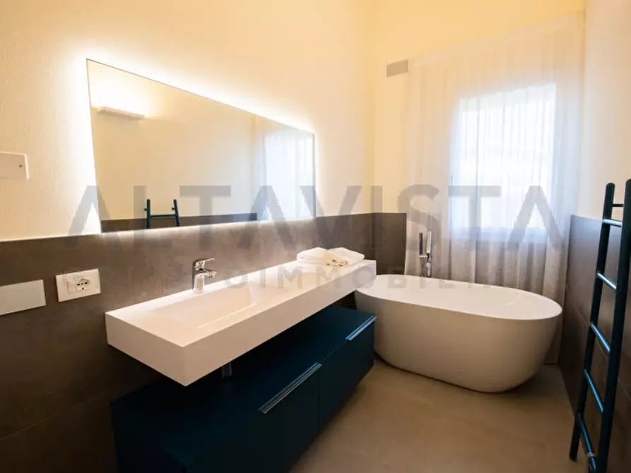 Immagine 15 di Villa in vendita  in via salvo d'acquisto a Lonato del Garda