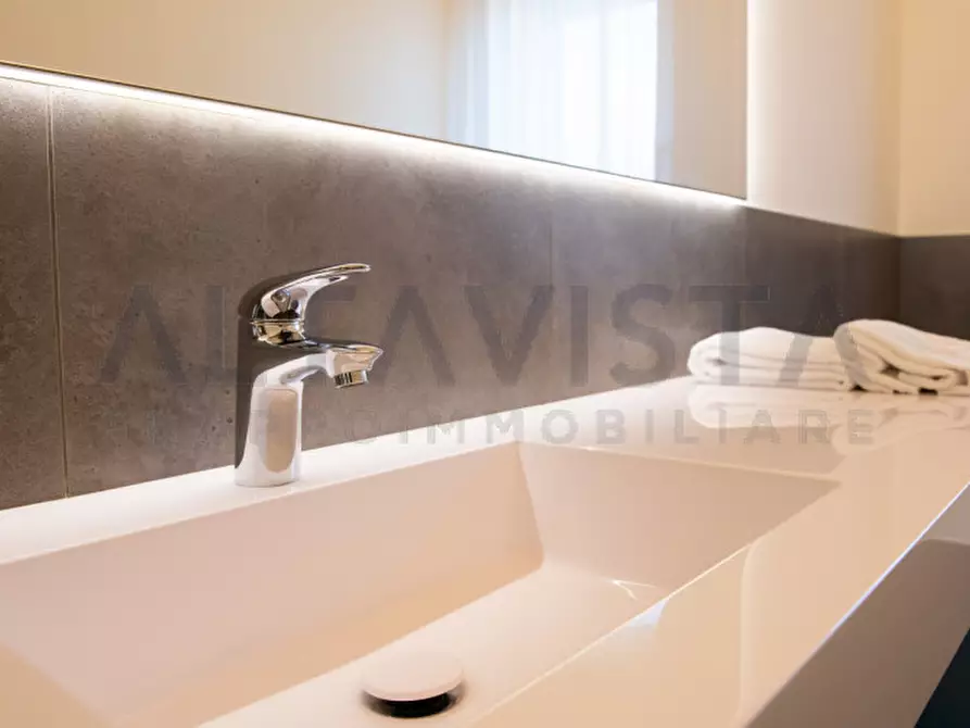 Immagine 17 di Villa in vendita  in via salvo d'acquisto a Lonato del Garda