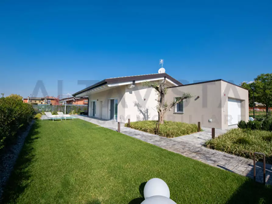 Immagine 26 di Villa in vendita  in via salvo d'acquisto a Lonato del Garda
