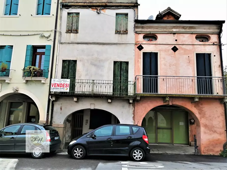 Immagine 1 di Palazzo in vendita  in Via Principe Umberto, 54/B a Este