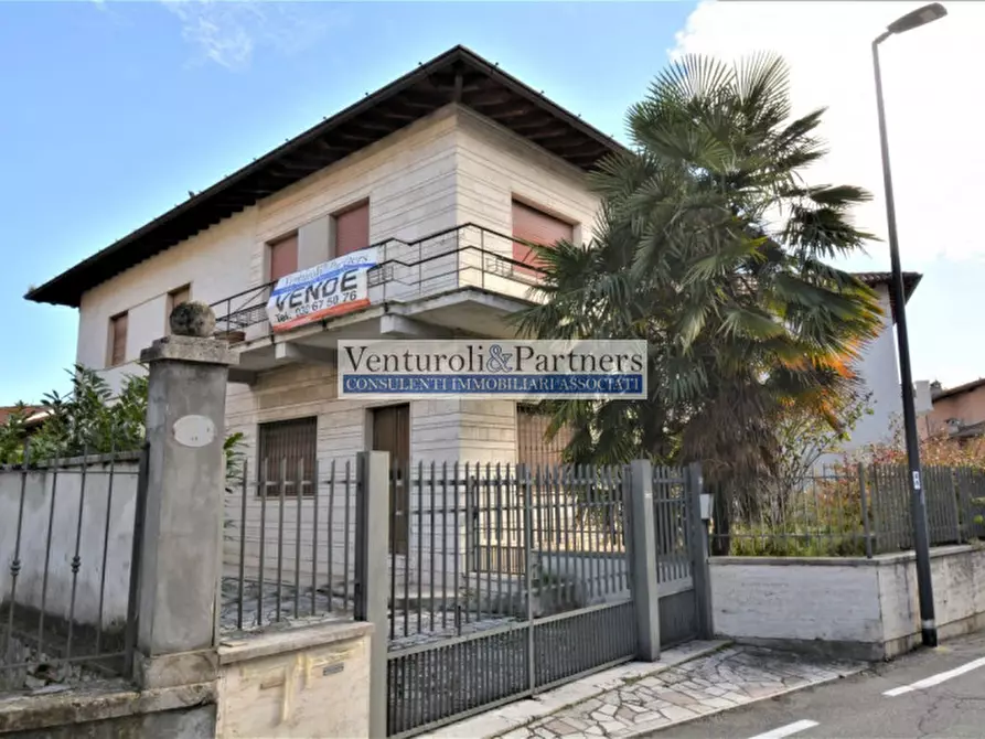 Immagine 1 di Villa in vendita  in via Carducci a Brescia