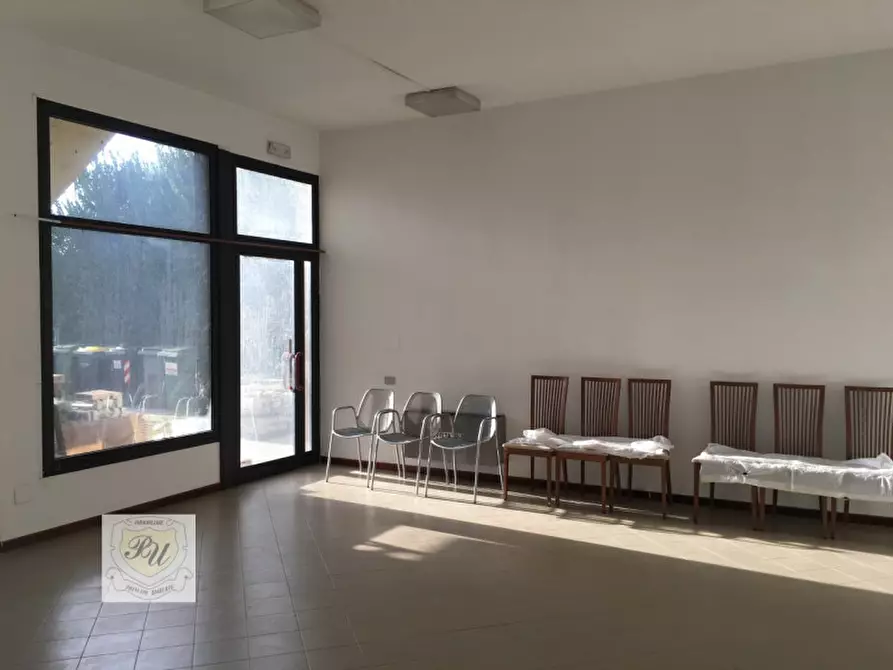 Immagine 3 di Negozio in vendita  in ROMA a Stanghella