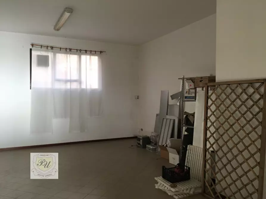 Immagine 4 di Negozio in vendita  in ROMA a Stanghella