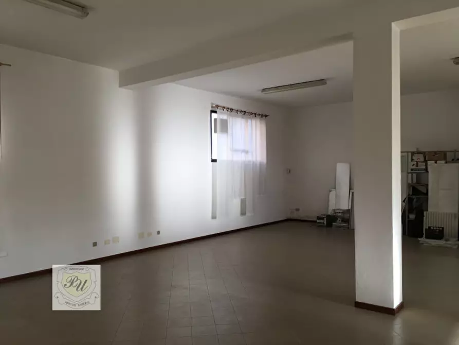 Immagine 5 di Negozio in vendita  in ROMA a Stanghella