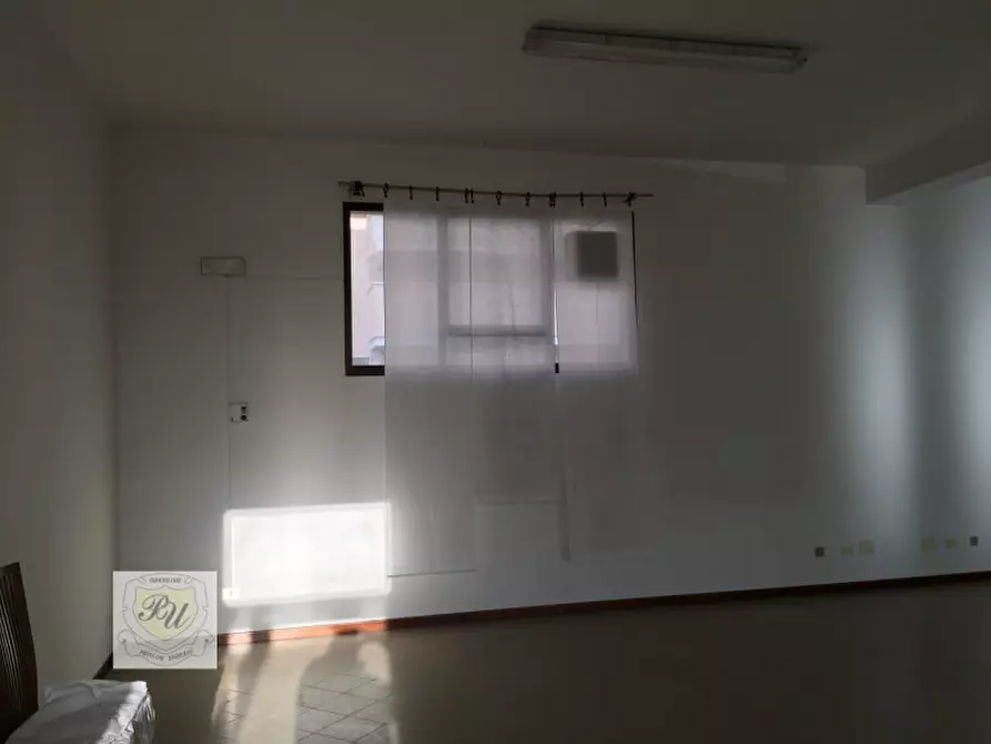 Immagine 6 di Negozio in vendita  in ROMA a Stanghella