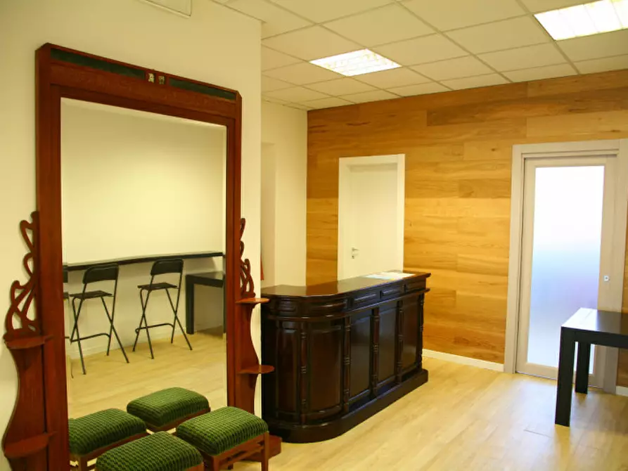 Immagine 3 di Negozio in vendita  in Via Aureliana a Montegrotto Terme