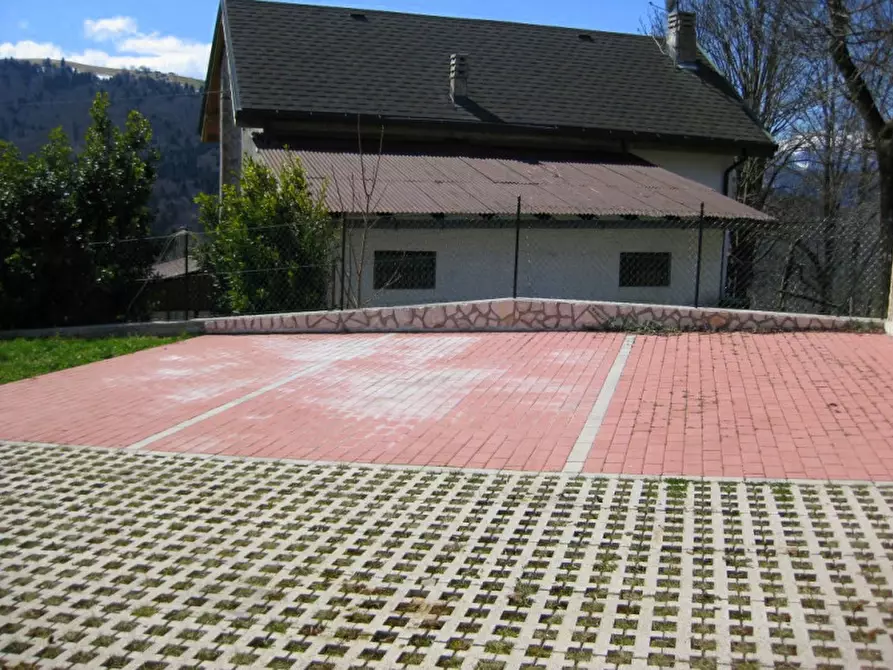 Immagine 5 di Palazzo in vendita  in VIA DOSSO a Roana