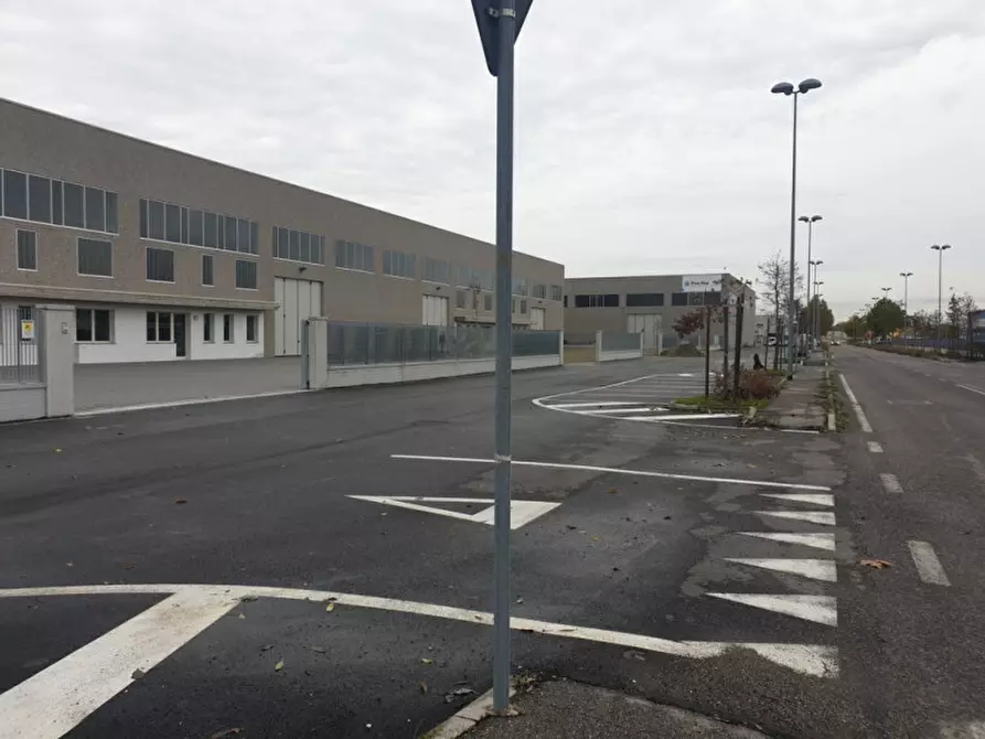 Immagine 4 di Capannone industriale in affitto  in Fascia d'oro a Montichiari