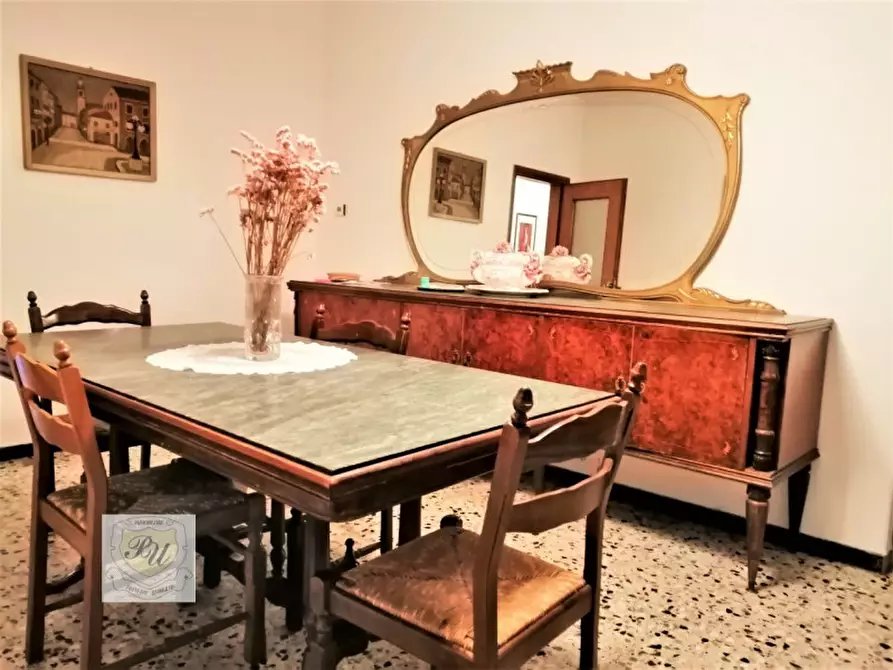 Immagine 2 di Palazzo in vendita  in Via Principe Umberto, 54/B a Este