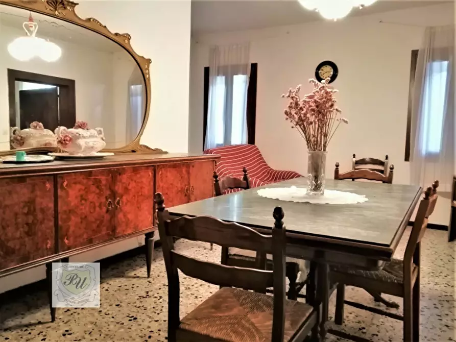 Immagine 3 di Palazzo in vendita  in Via Principe Umberto, 54/B a Este