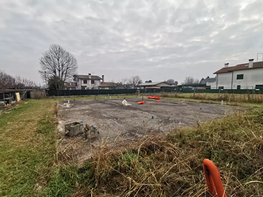 Immagine 1 di Terreno in vendita  a Legnaro