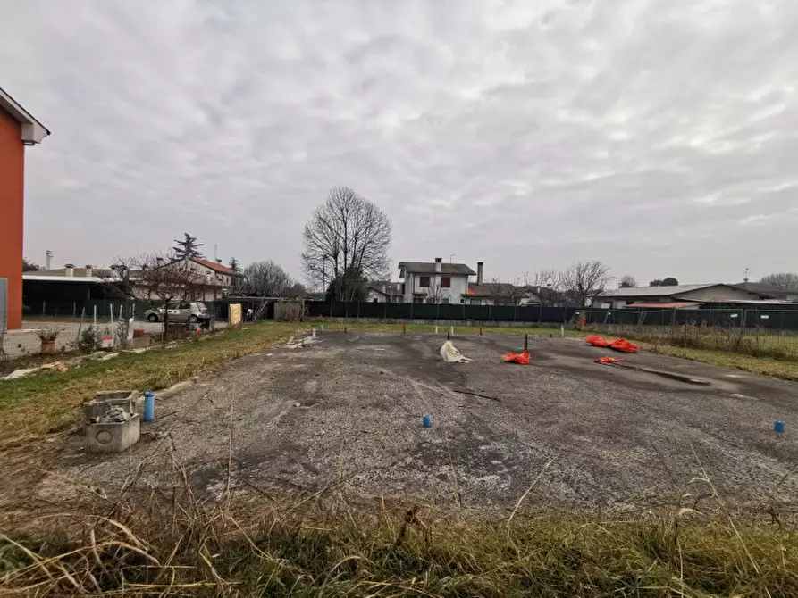 Immagine 8 di Terreno in vendita  a Legnaro