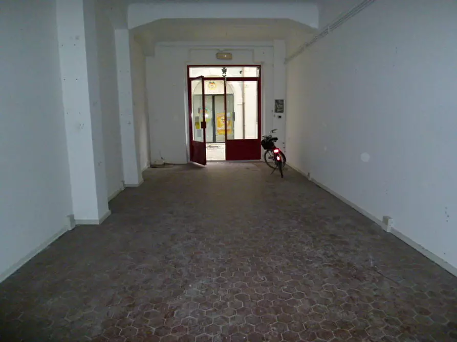 Immagine 5 di Negozio in vendita  a Senigallia