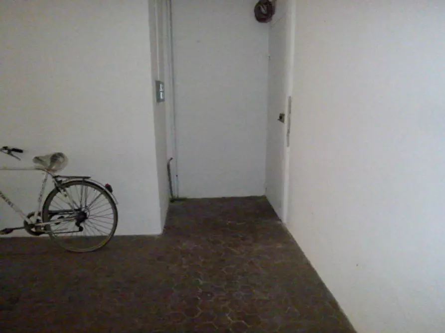 Immagine 6 di Negozio in vendita  a Senigallia