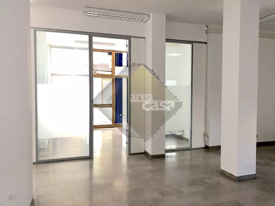 Immagine 3 di Negozio in affitto  in Piazzetta Poste a Bassano Del Grappa