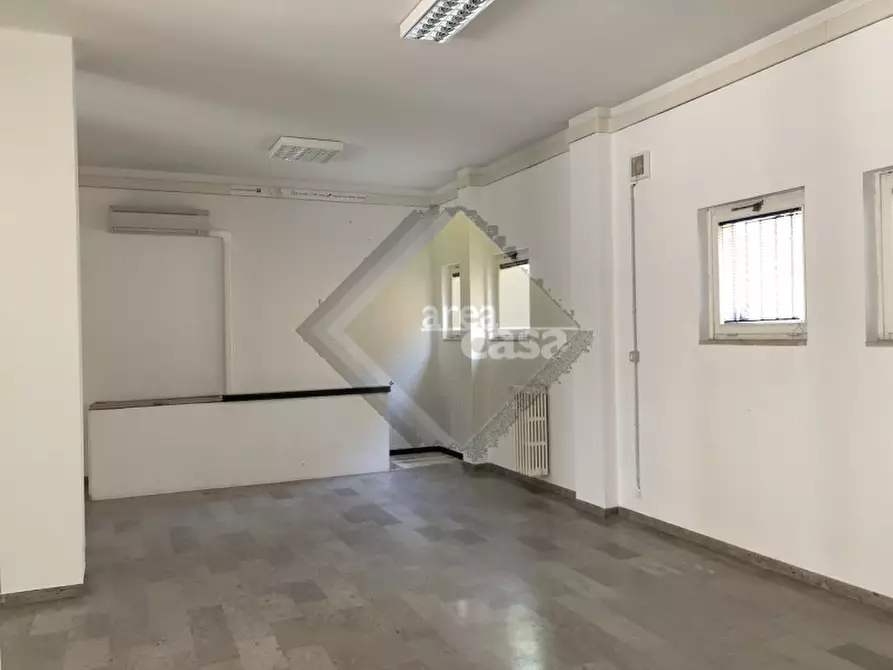 Immagine 4 di Negozio in affitto  in Piazzetta Poste a Bassano Del Grappa