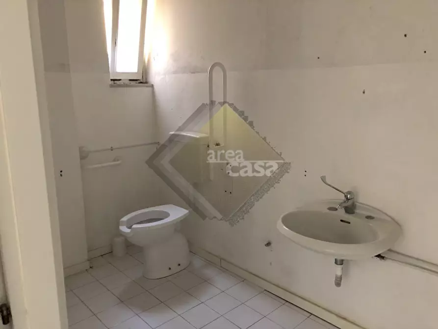 Immagine 6 di Negozio in affitto  in Piazzetta Poste a Bassano Del Grappa