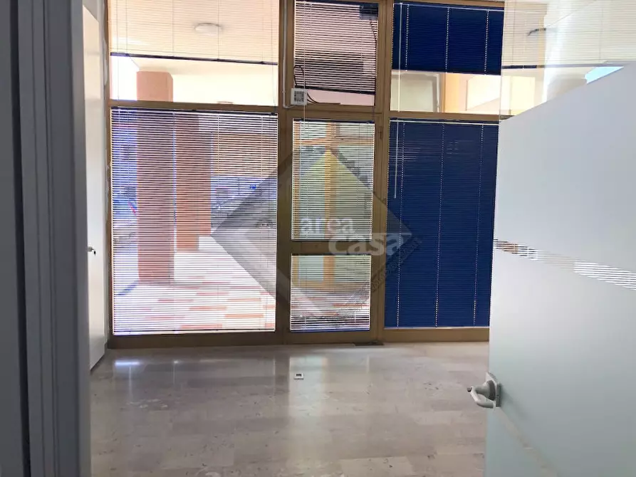 Immagine 8 di Negozio in affitto  in Piazzetta Poste a Bassano Del Grappa