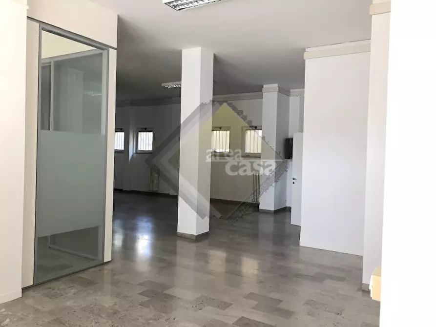 Immagine 11 di Negozio in affitto  in Piazzetta Poste a Bassano Del Grappa