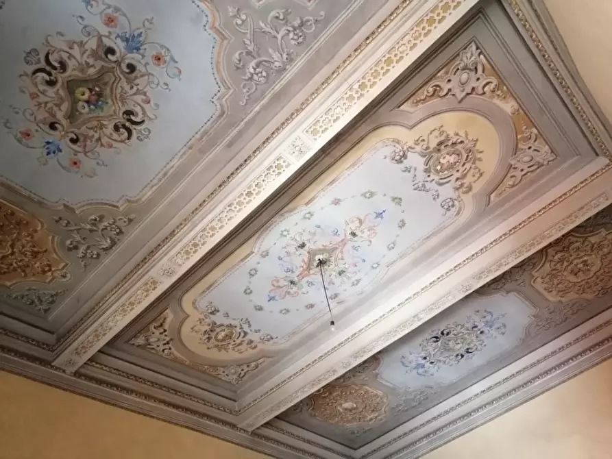 Immagine 2 di Palazzo in vendita  a Sassuolo