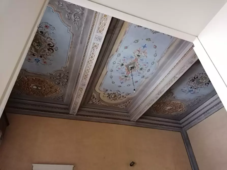 Immagine 10 di Palazzo in vendita  a Sassuolo