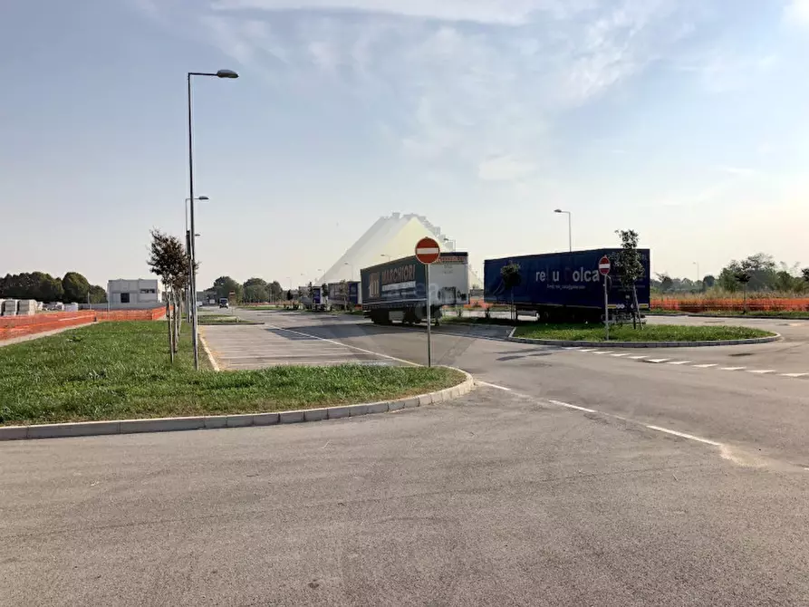 Immagine 5 di Terreno in vendita  in Via Rossano a Cassola