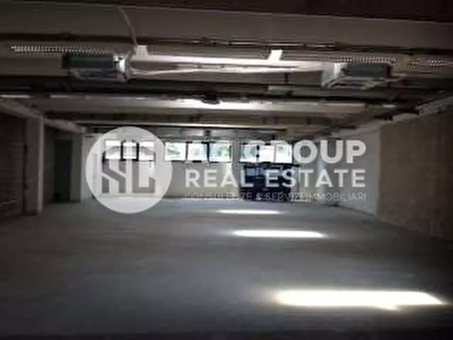 Immagine 1 di Negozio in affitto  in Viale Lombardia a Saronno