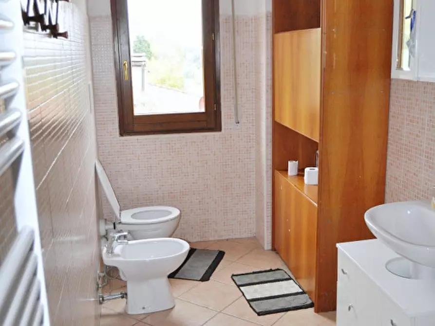 Immagine 5 di Appartamento in vendita  a Loro Ciuffenna