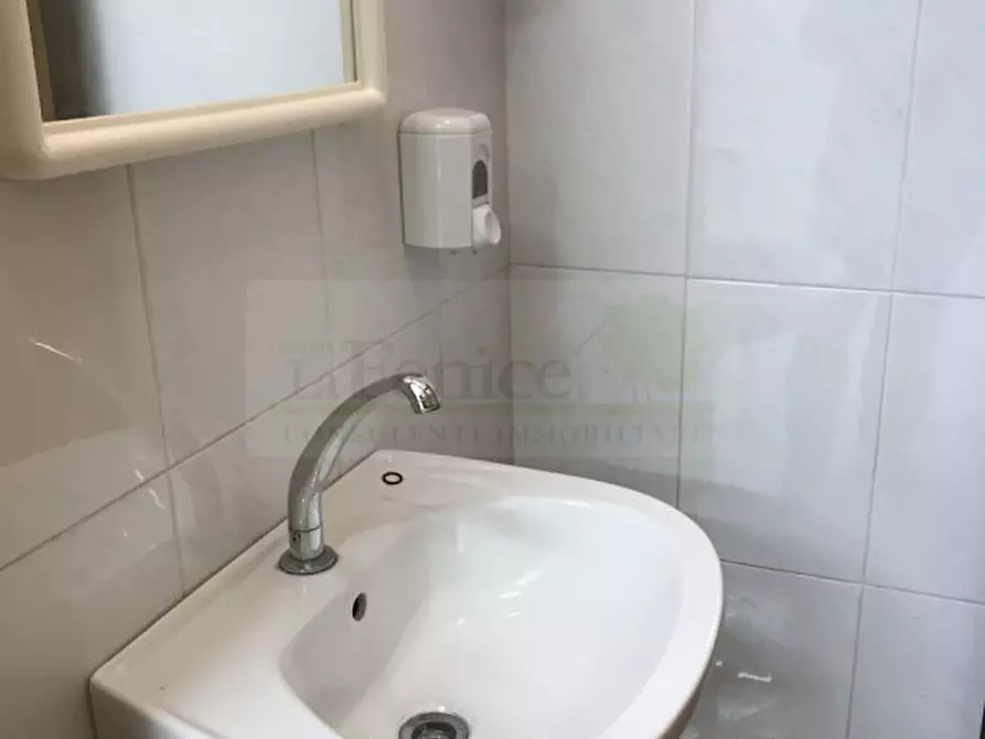 Immagine 4 di Negozio in affitto  in Via Garibaldi a Castel Goffredo