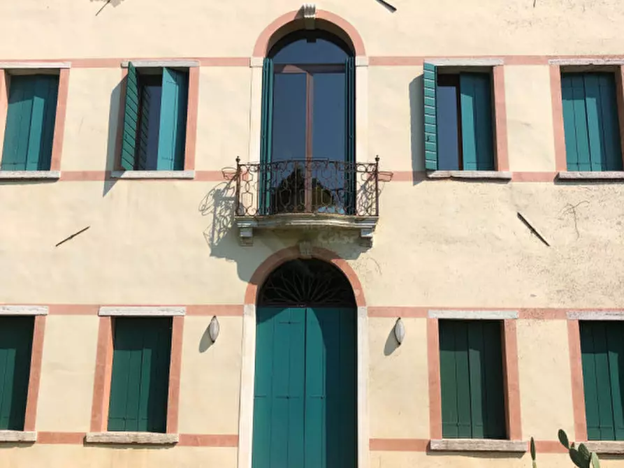 Immagine 10 di Palazzo in vendita  in Via Roma a Rossano Veneto