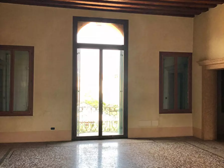 Immagine 22 di Palazzo in vendita  in Via Roma a Rossano Veneto