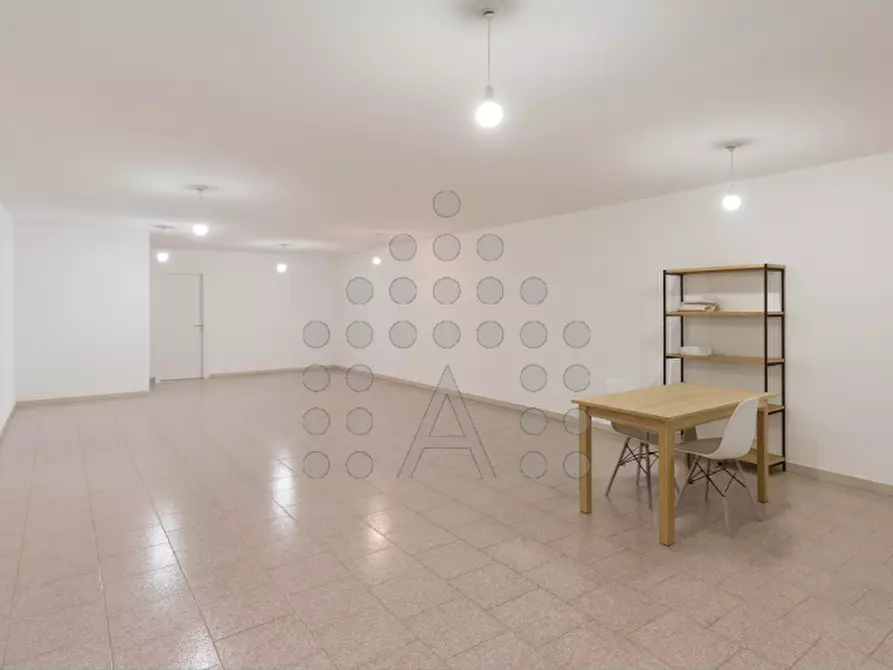 Immagine 2 di Negozio in vendita  in Via Martiri d'Ungheria a Abano Terme