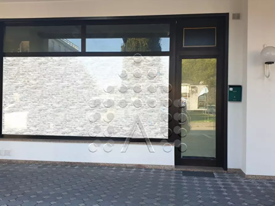 Immagine 4 di Negozio in vendita  in Via Martiri d'Ungheria a Abano Terme