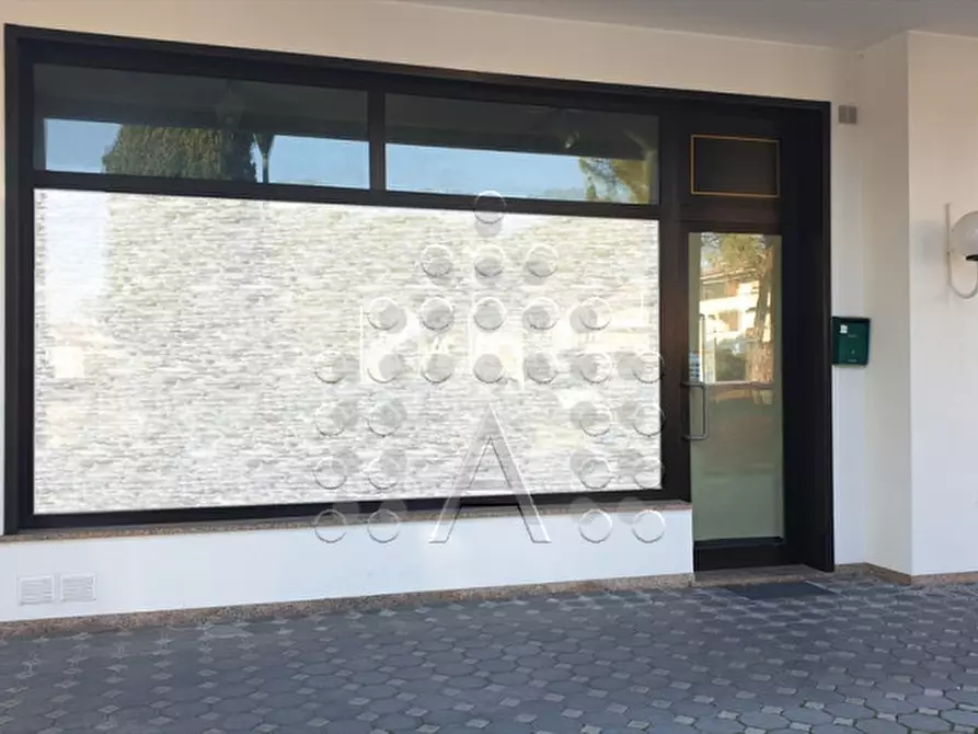 Immagine 5 di Negozio in vendita  in Via Martiri d'Ungheria a Abano Terme